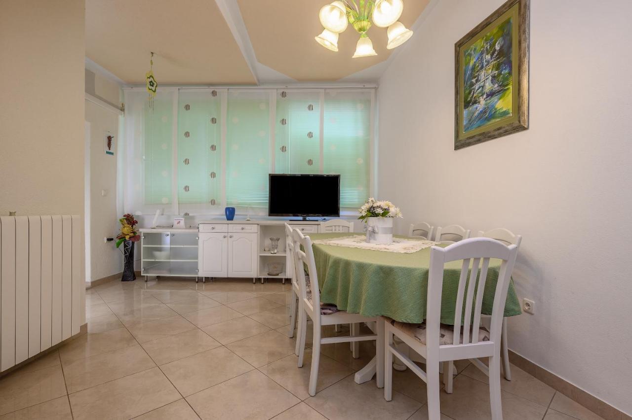 Apartments Juric ポドストラナ エクステリア 写真