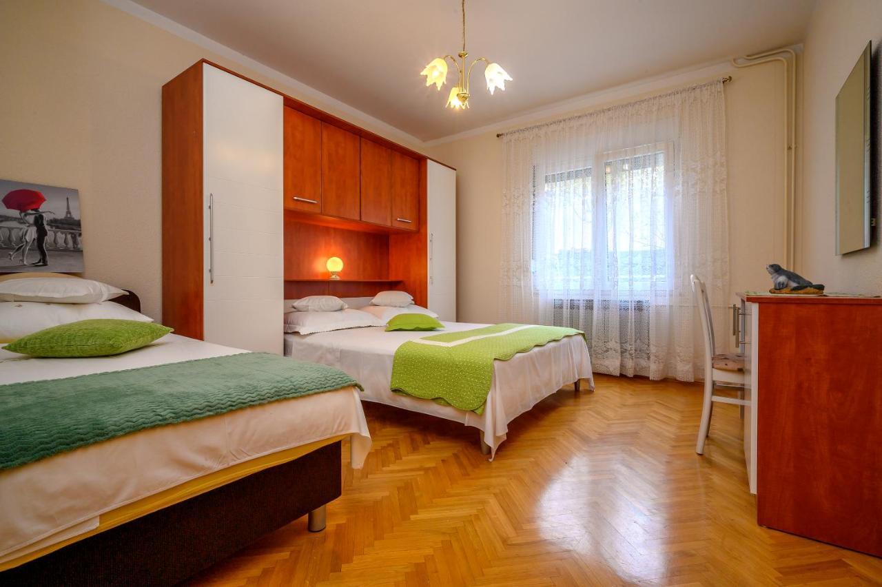 Apartments Juric ポドストラナ エクステリア 写真