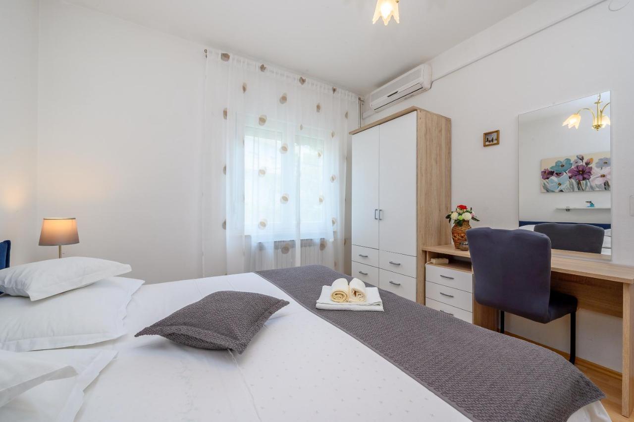 Apartments Juric ポドストラナ エクステリア 写真