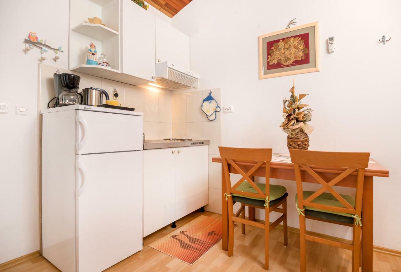 Apartments Juric ポドストラナ エクステリア 写真